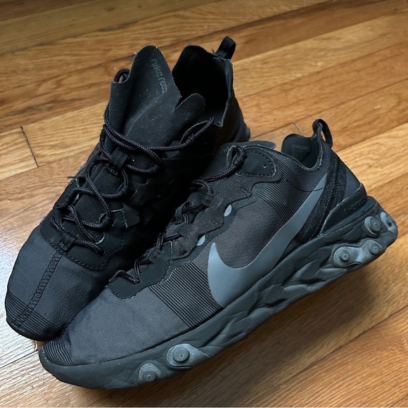 mens all black nike shoes